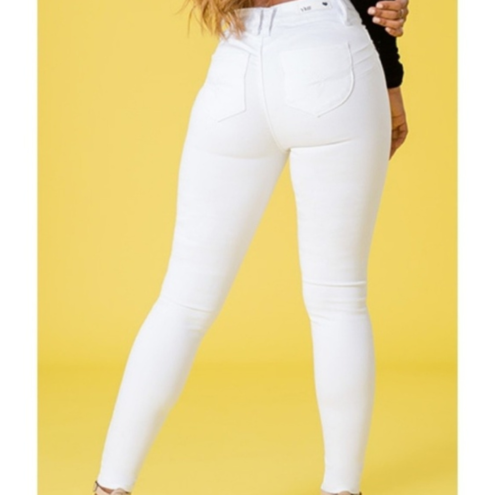 YMI Wanna Betta Butt  High Rise 3 Button Jean 9